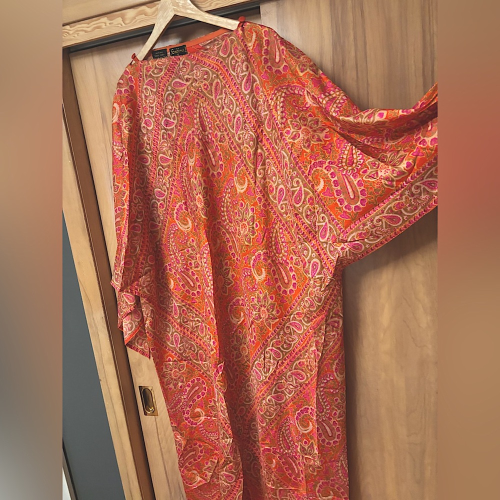 Paisley Kaftan, 100% Silk dress, Vintage caftan, lounging dress, silky sari